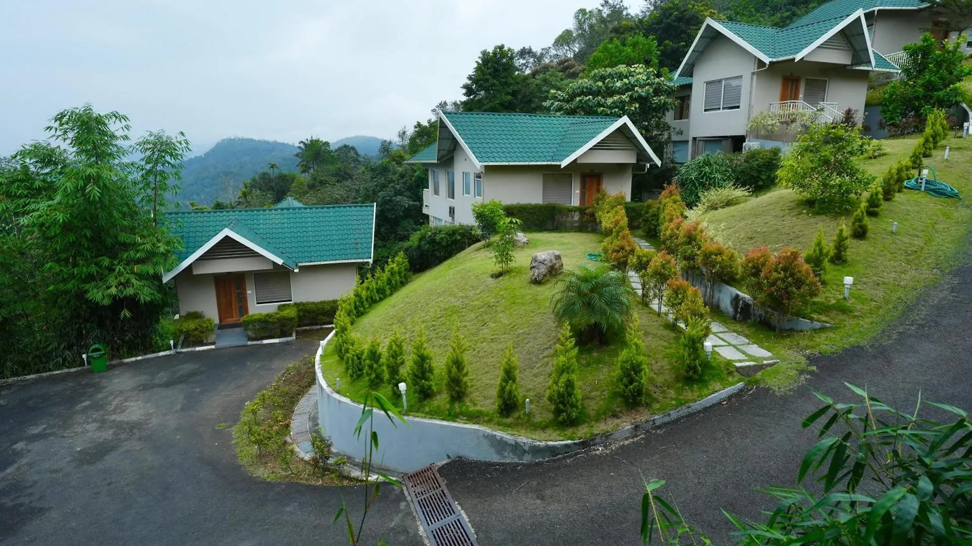 Hotel Aveda Munnar Mountains And Mist
