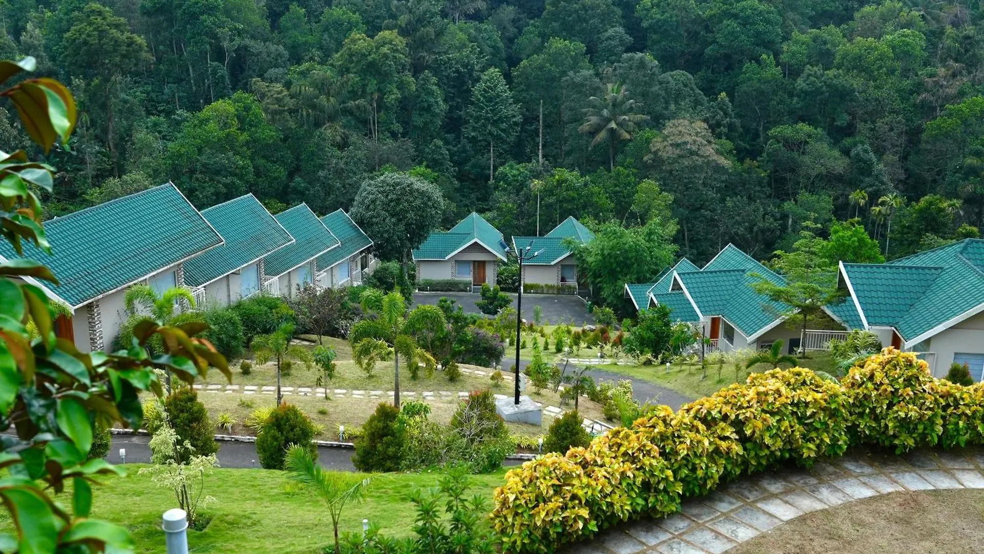 ****  Hotel Aveda Munnar Mountains And Mist Indie
