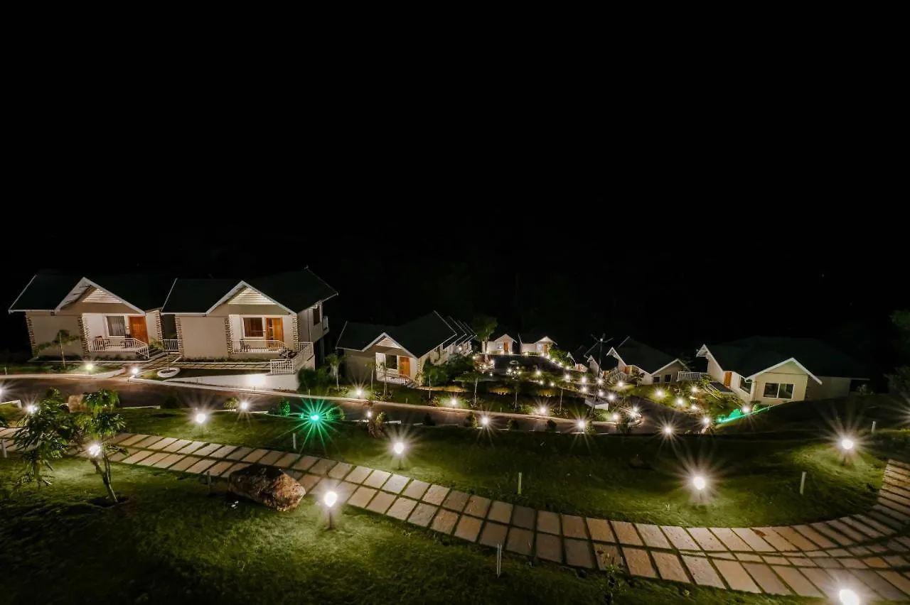Aveda Munnar Mountains And Mist Hotel