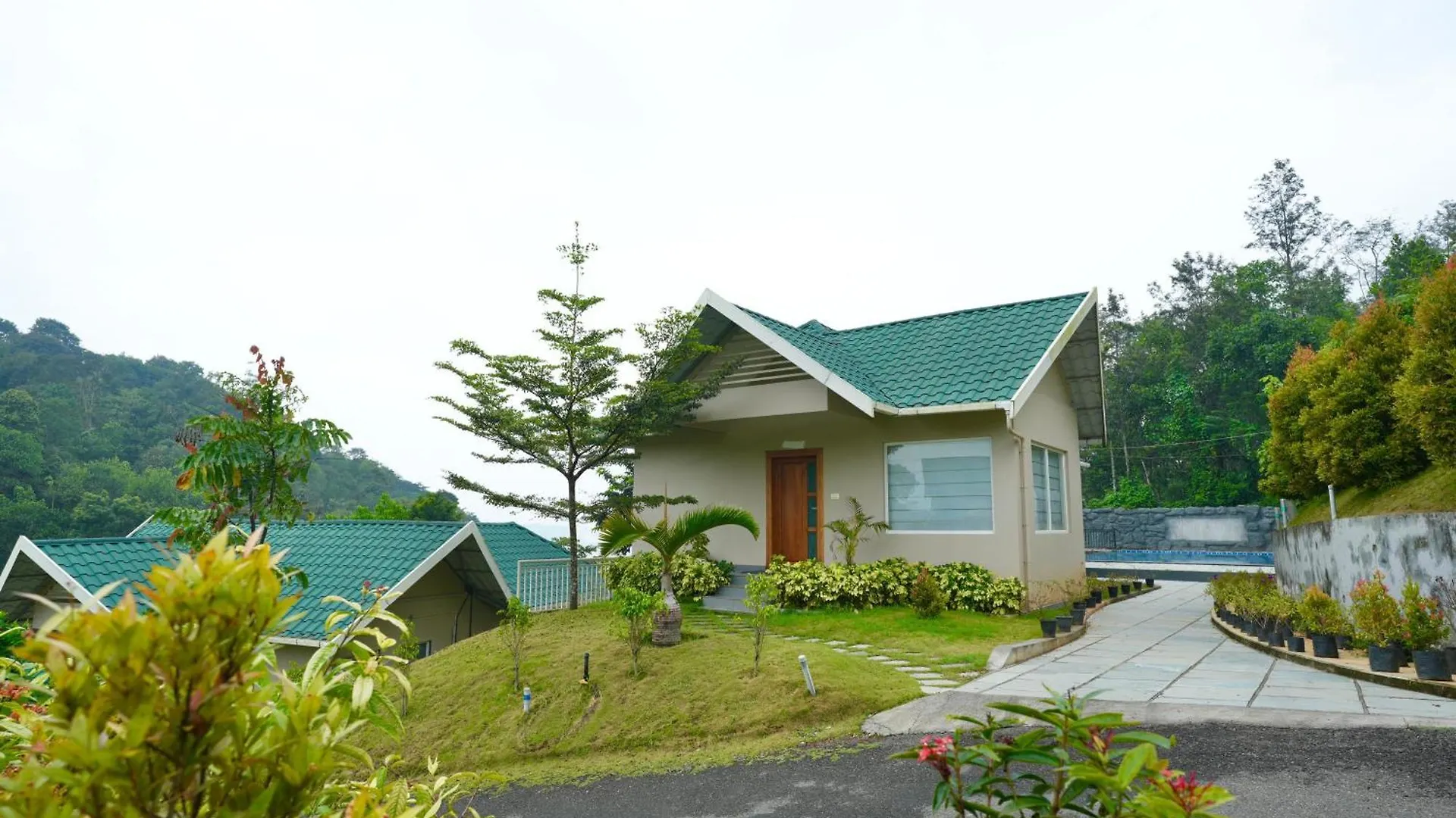 Aveda Munnar Mountains And Mist Hotel