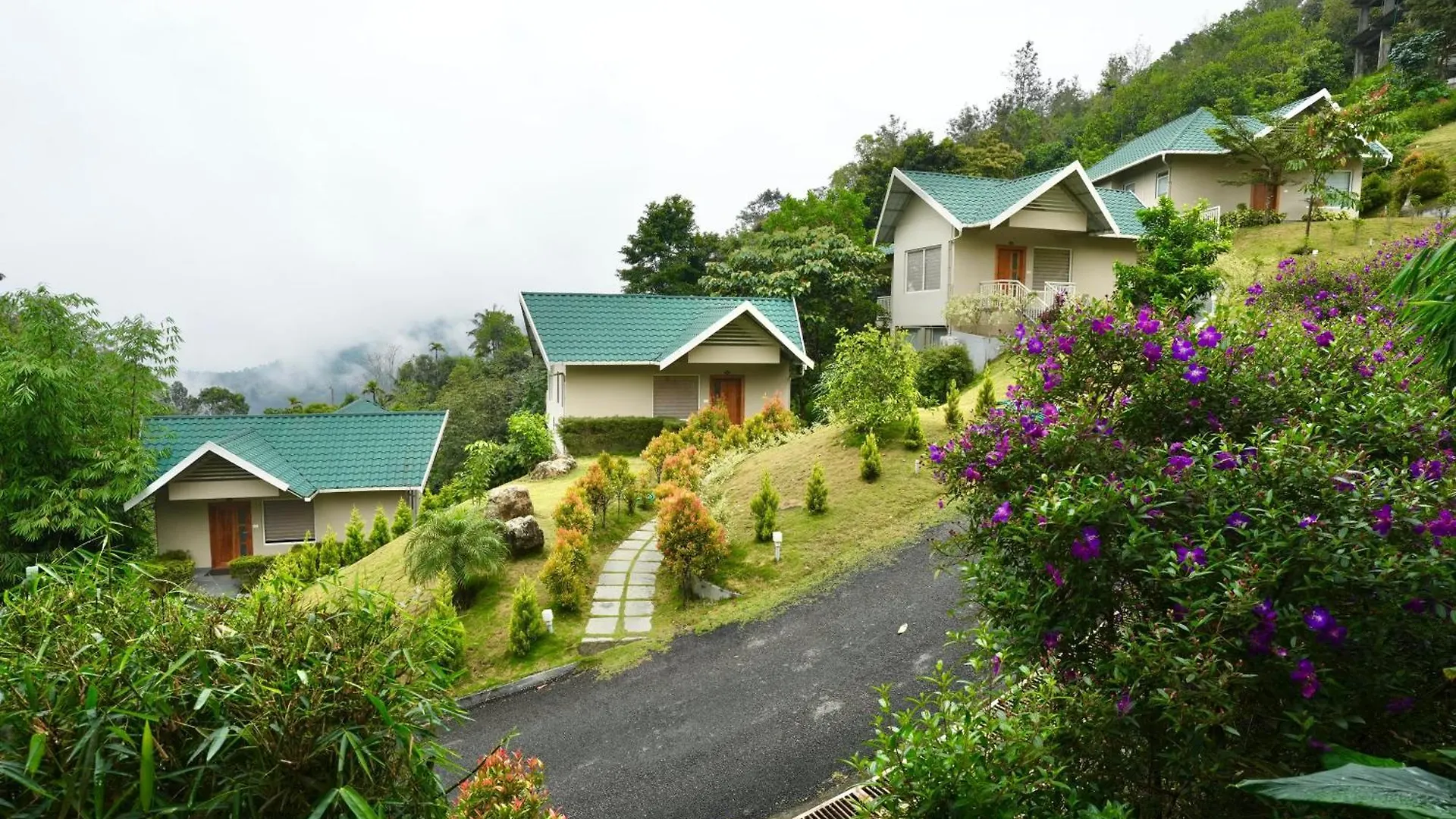 Aveda Munnar Mountains And Mist Hotel