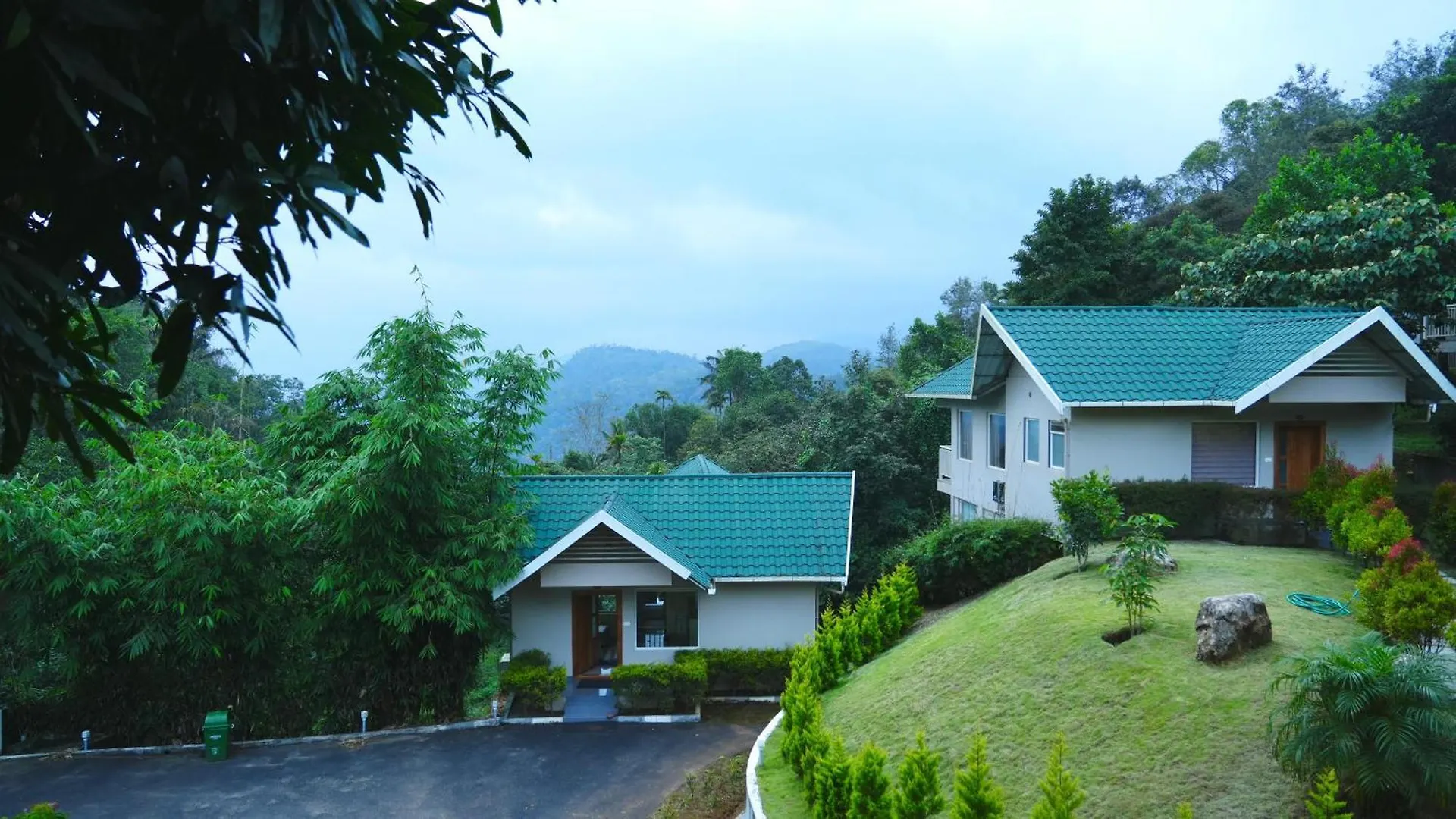 Aveda Munnar Mountains And Mist Hotel 4*,  India