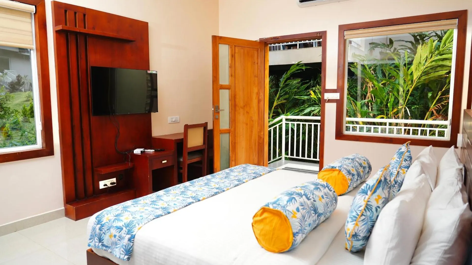 Aveda Munnar Mountains And Mist Hotel 4*,