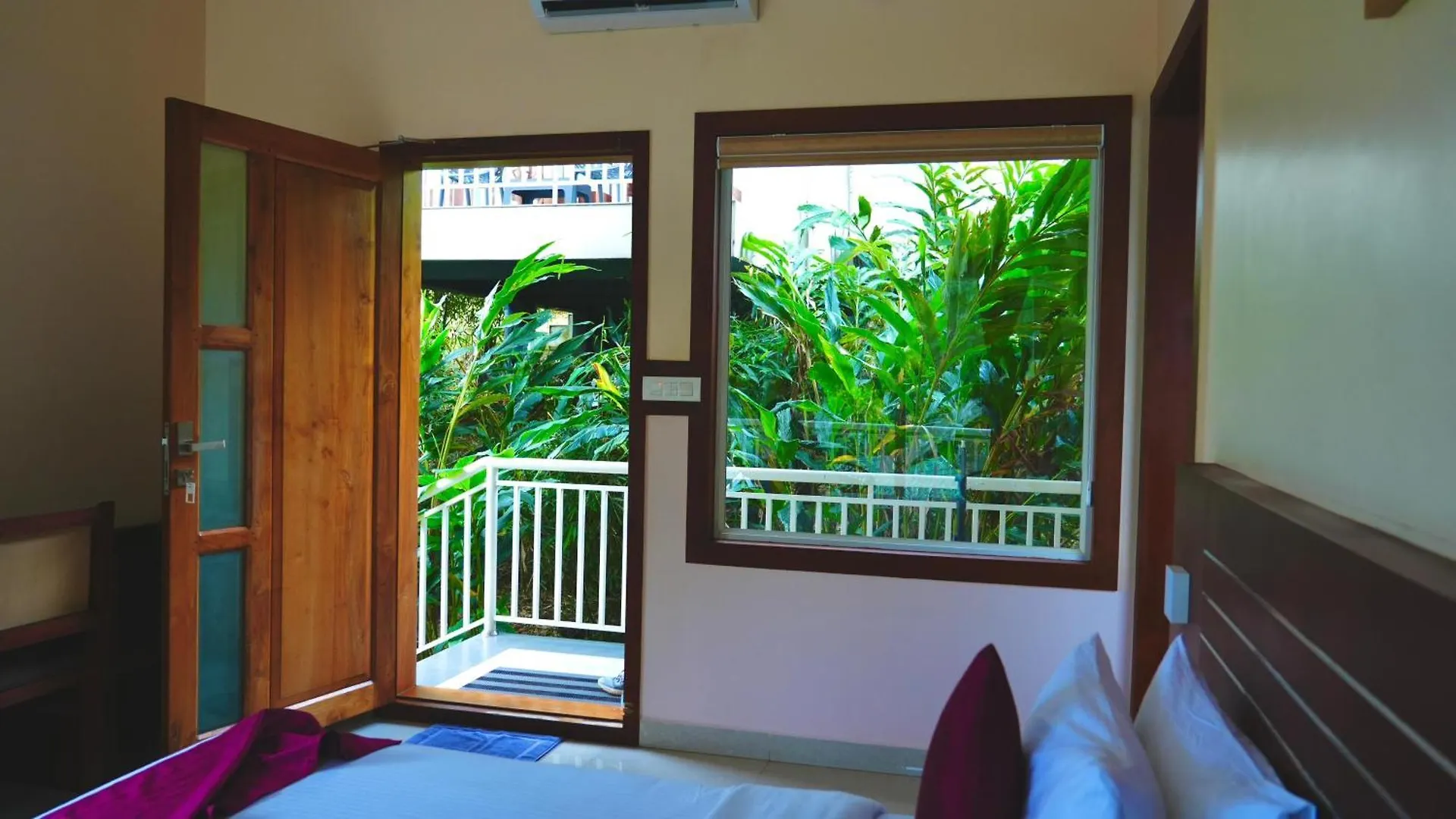 Aveda Munnar Mountains And Mist Hotel 4*,