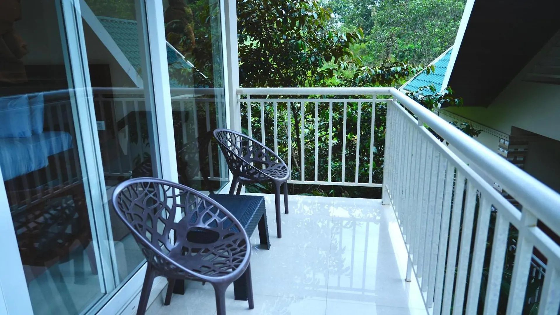 Aveda Munnar Mountains And Mist Hotel